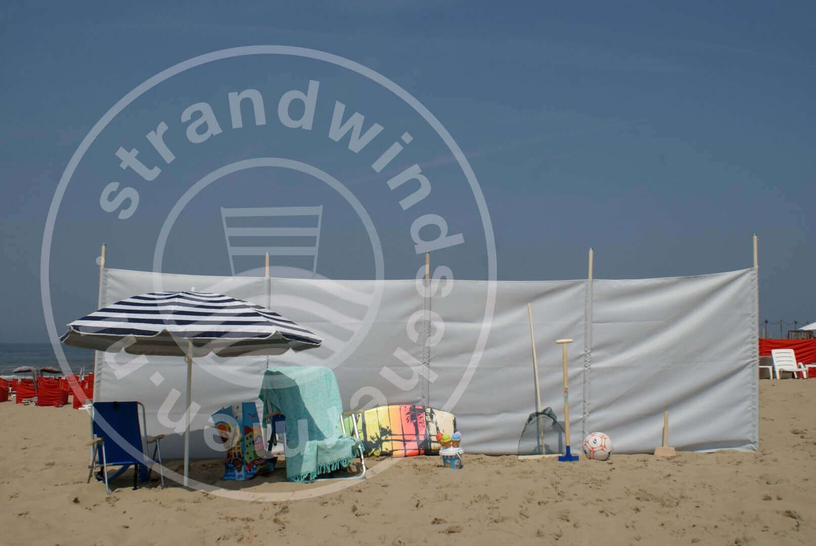 windschutz zelt strand Windschutz aus langlebigem Nylon, Farbe Hellgrau, 5 Meter lang mit Holzstangen