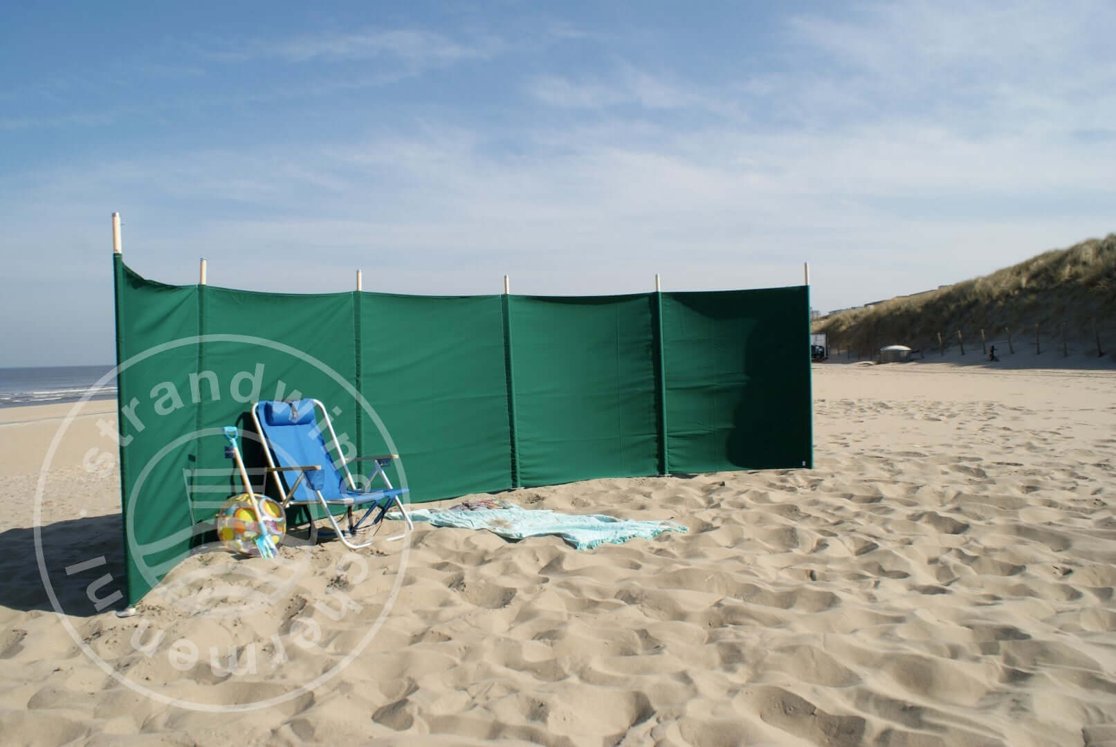 Strand en camping windscherm gemaakt Groen, lengte 6 met houten stokken